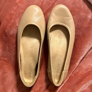 Naturalizer Beige Women's Flats